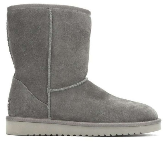 WOMEN'S KOOLABURRA BY UGG CLASSIC SHORT WINTER BOOTS size 4 - Picture 1 of 7